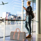 Bolso de viaje, equipaje de mano de gran capacidad para viajes cortos, escapadas de fin de semana o voajes de trabajo, con espacio para colocar trajes, zapatos y varias prendas de ropa y zapatos. Con las medidas aceptadas por las aerolíneas para equipaje de cabina gratis. 